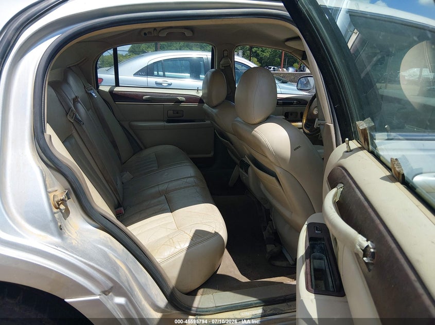 2004 LINCOLN TOWN CAR auction photo 8