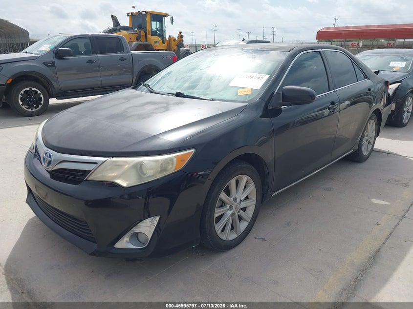2013 TOYOTA CAMRY HYBRID auction photo 2