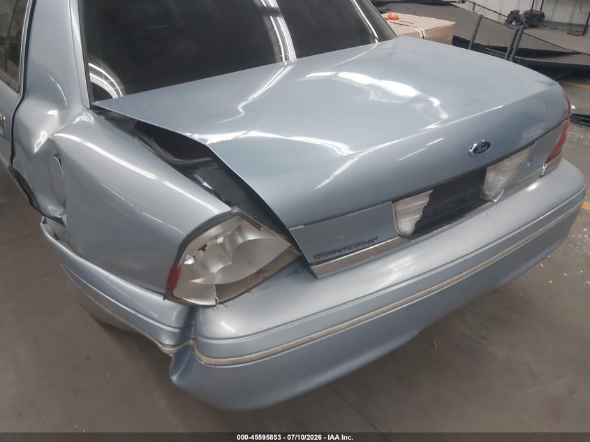 2002 FORD CROWN VICTORIA auction photo 6