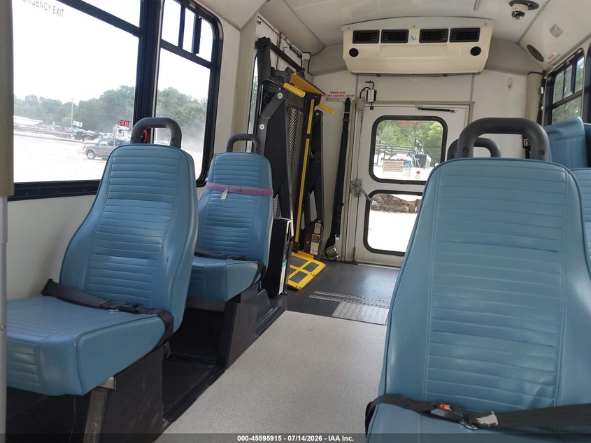 2015 FORD E-350 CUTAWAY auction photo 7