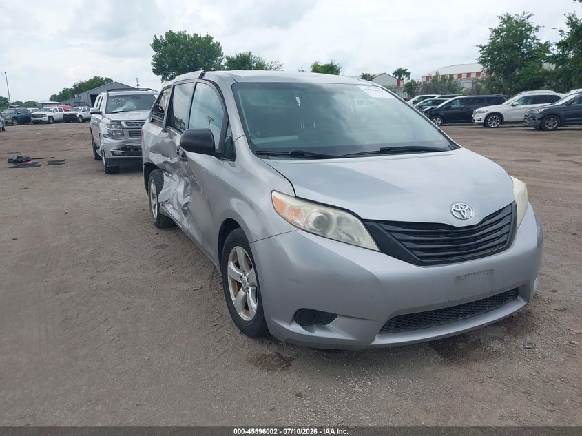 TOYOTA SIENNA - zdjęcie 1