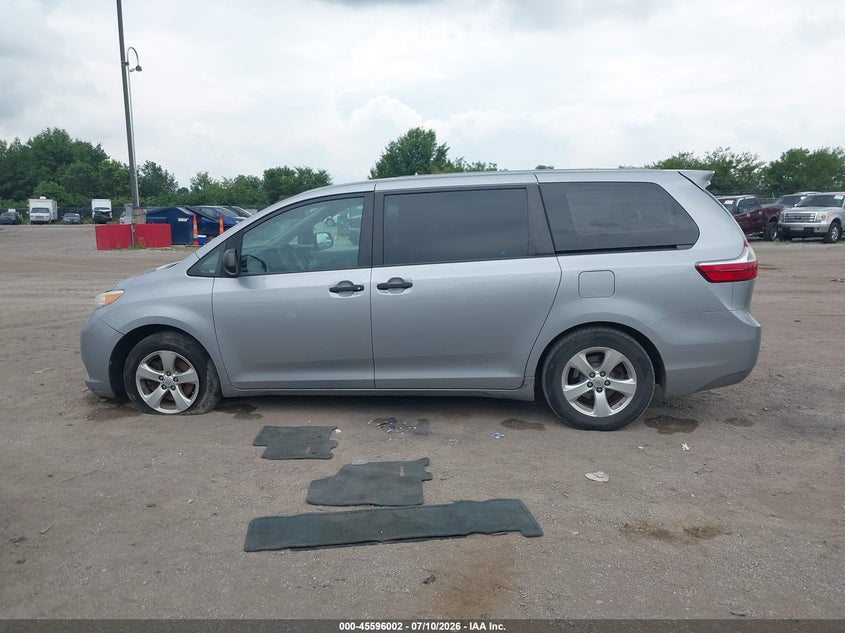 TOYOTA SIENNA - zdjęcie 13