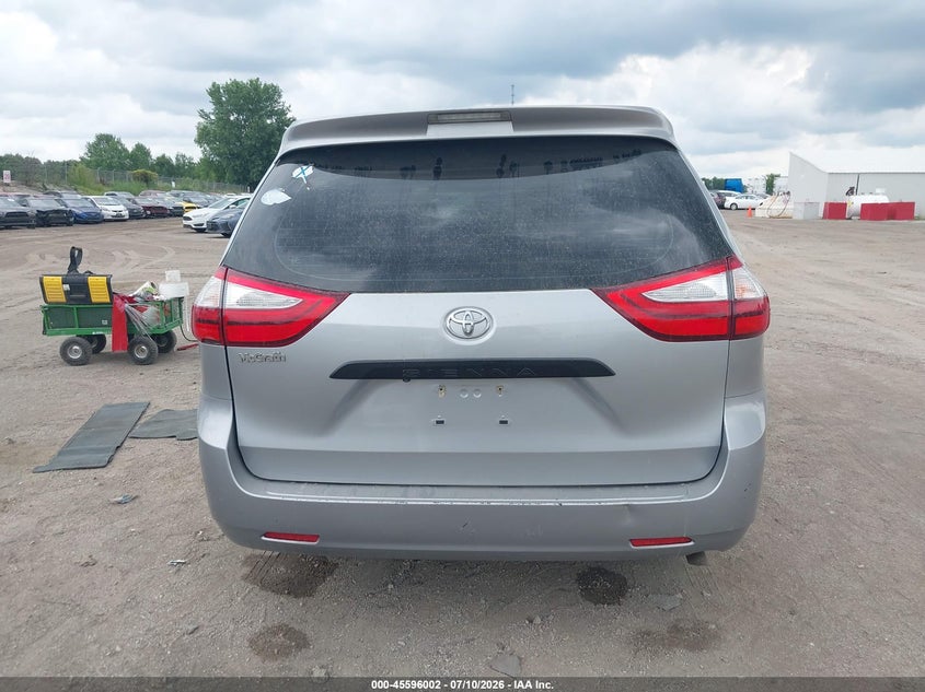 TOYOTA SIENNA - zdjęcie 15