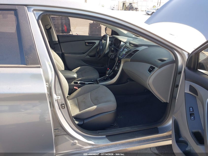 2014 HYUNDAI ELANTRA auction photo 5