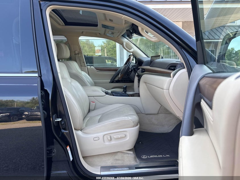 2017 LEXUS LX 570 auction photo 5