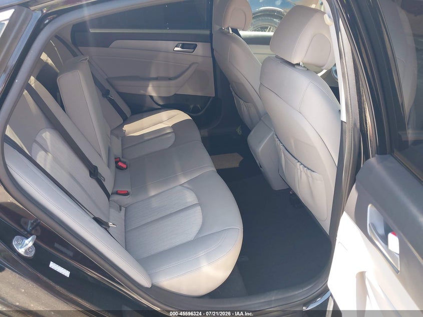 2016 Hyundai Sonata Hybrid Se VIN: KMHE24L10GA040283 Lot: 45596324