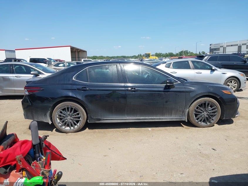 TOYOTA CAMRY - zdjęcie 13