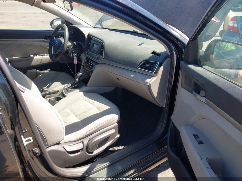 2017 HYUNDAI ELANTRA auction photo 5