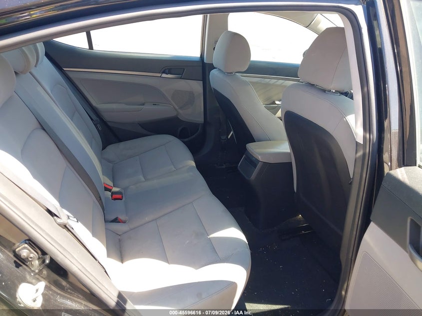 2017 HYUNDAI ELANTRA auction photo 8