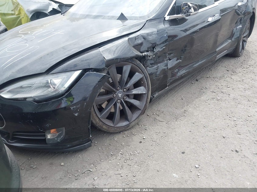 2014 Tesla Model S P85 VIN: 5YJSA1H15EFP39785 Lot: 45596895