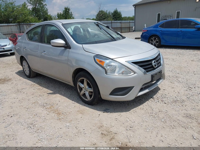 2017 NISSAN VERSA auction photo 1