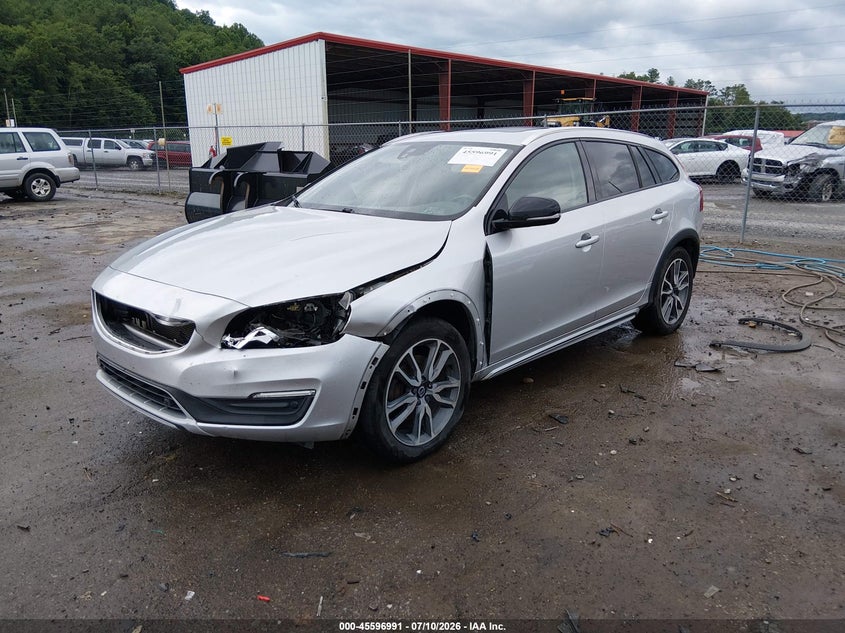 2017 VOLVO V60 CROSS COUNTRY auction photo 2