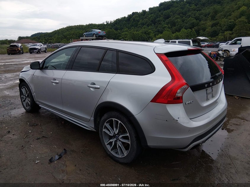 2017 VOLVO V60 CROSS COUNTRY auction photo 3