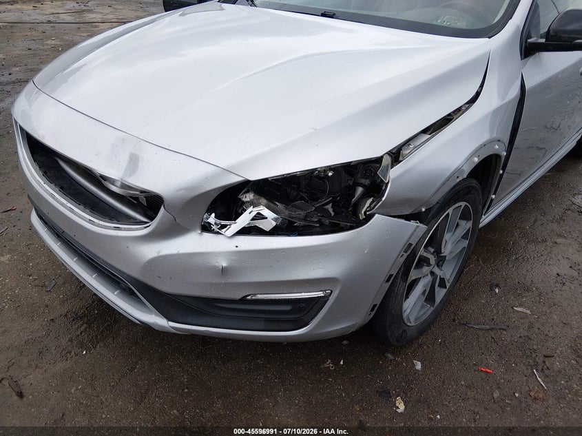 2017 VOLVO V60 CROSS COUNTRY auction photo 6