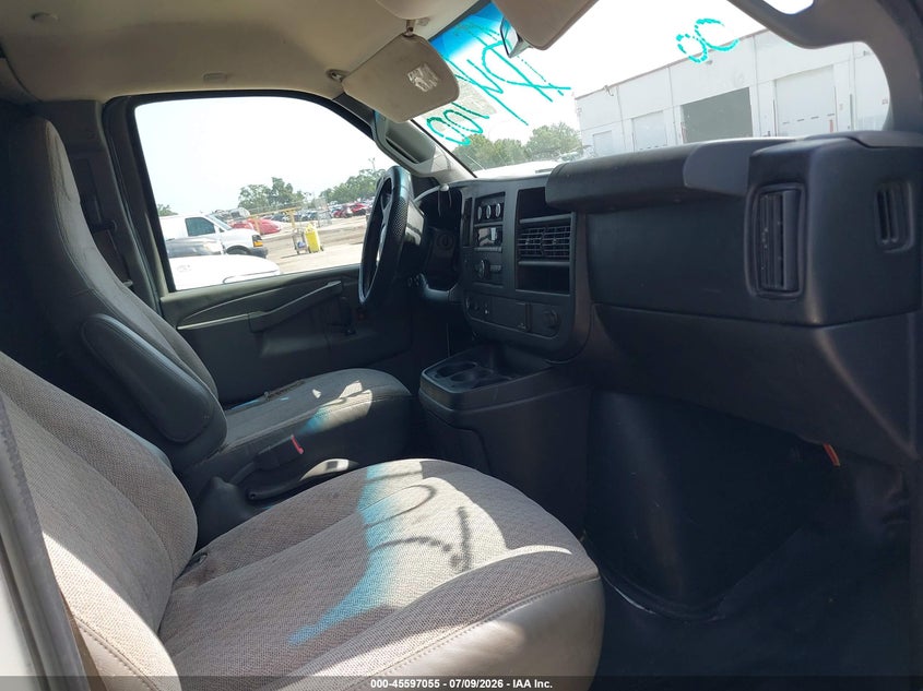 2016 GMC SAVANA 2500 auction photo 5