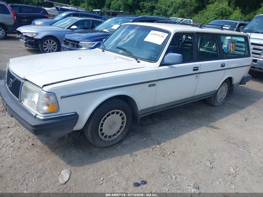 1991 VOLVO 240 auction photo 2