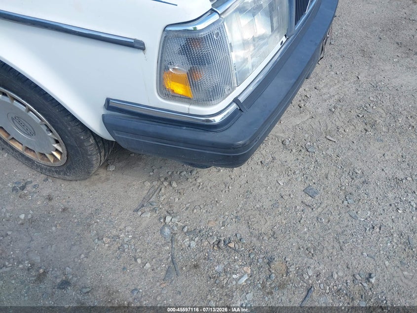 1991 VOLVO 240 auction photo 6