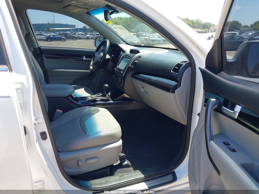 2015 KIA SORENTO auction photo 5