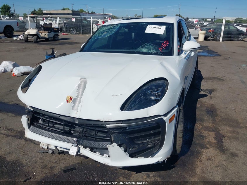2022 PORSCHE MACAN auction photo 2
