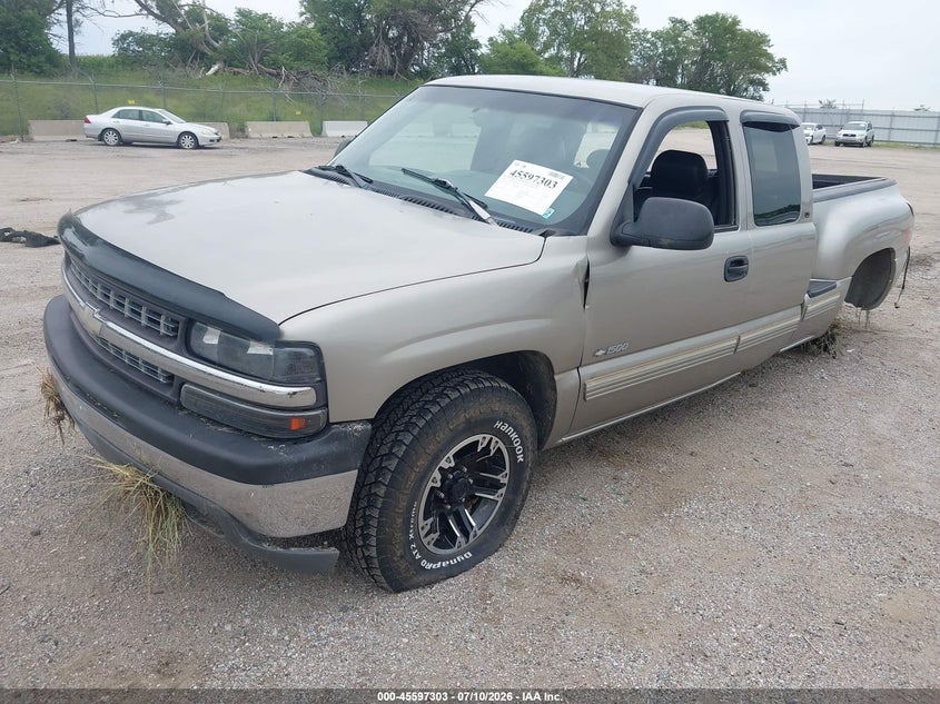 2000 Chevrolet Silverado, Unknown, IAAI, VIN 2GCEK19T5Y1139608 — photo 2