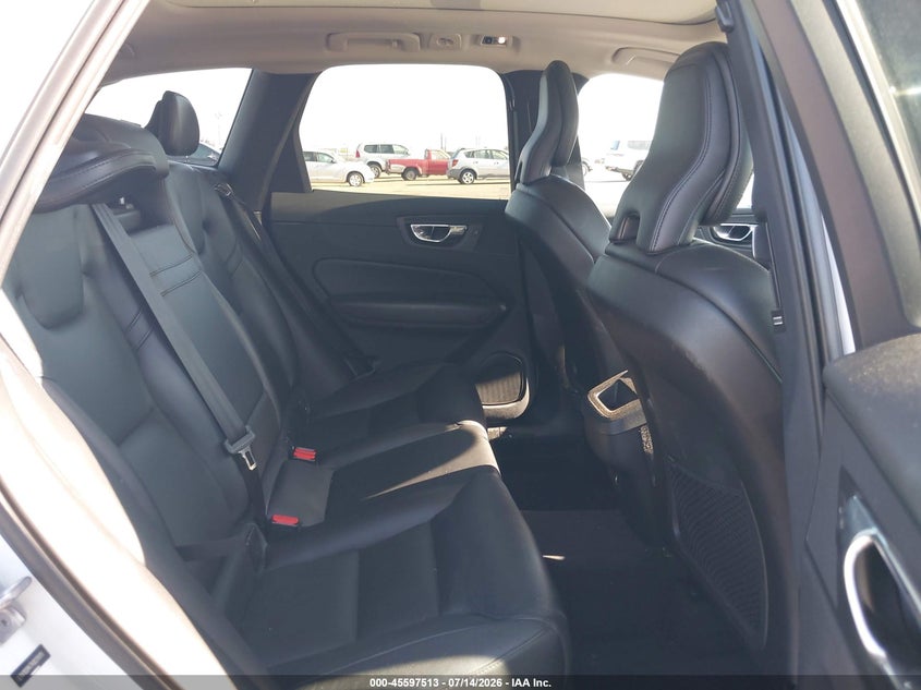 2019 Volvo Xc60 T5 Momentum VIN: LYV102RK7KB278176 Lot: 45597513