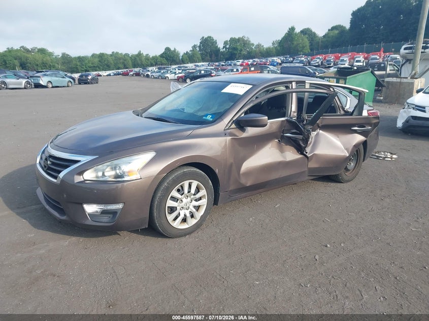 2013 Nissan Altima, Left & Right Side, IAAI, VIN 1N4AL3AP2DC131076 — photo 2