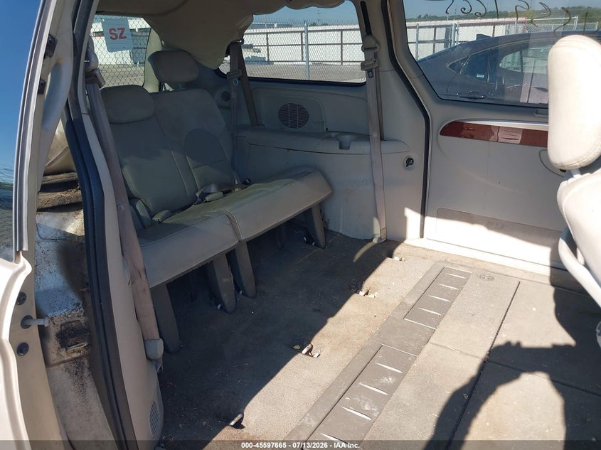 2005 Chrysler Town & Country Limited VIN: 2C8GP64L35R267453 Lot: 45597665