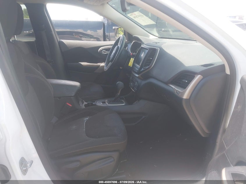 VIN: 1C4PJLCB9HD231476 2017 JEEP CHEROKEE LATITUDE