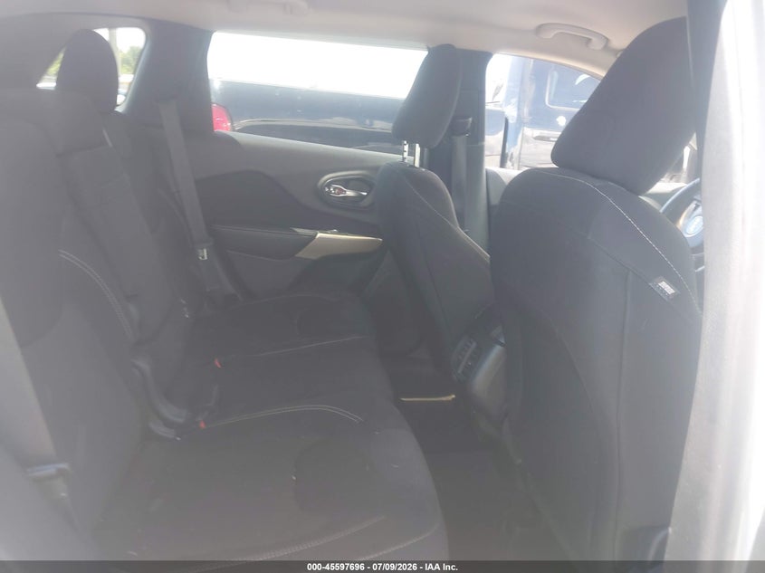 VIN: 1C4PJLCB9HD231476 2017 JEEP CHEROKEE LATITUDE
