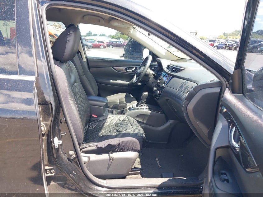 2017 NISSAN ROGUE auction photo 5