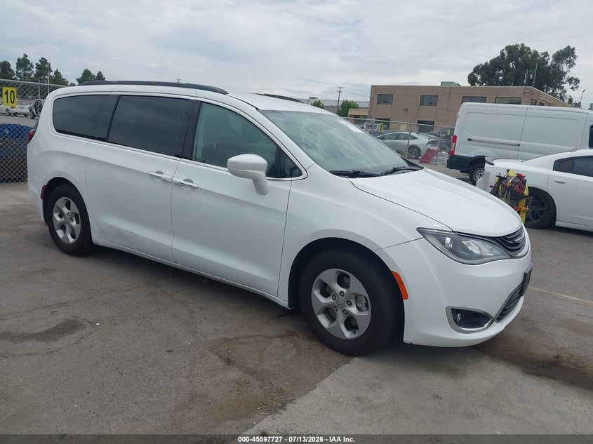 Vin: 2c4rc1l74hr764352, lot: 46096105, chrysler pacifica hybrid premium 2017 img_1