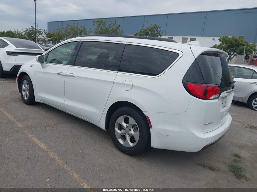 Vin: 2c4rc1l74hr764352, lot: 46096105, chrysler pacifica hybrid premium 20173