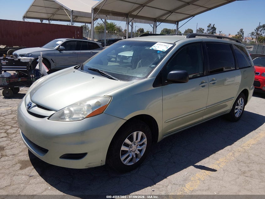 2010 Toyota Sienna, Удар сзади, IAAI, VIN 5TDKK4CC7AS314677 — фото 2