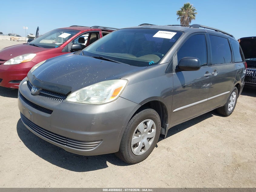 2004 TOYOTA SIENNA auction photo 2