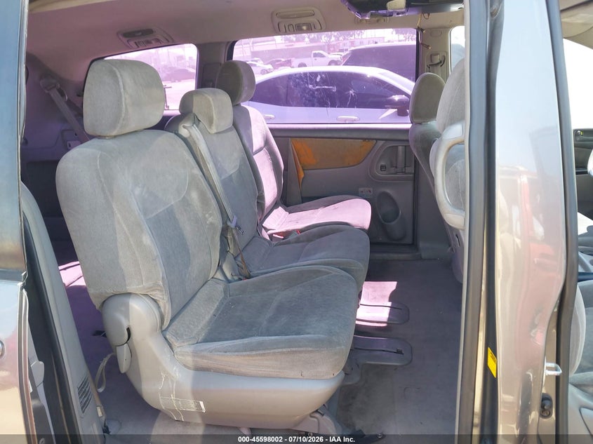 2004 TOYOTA SIENNA auction photo 8