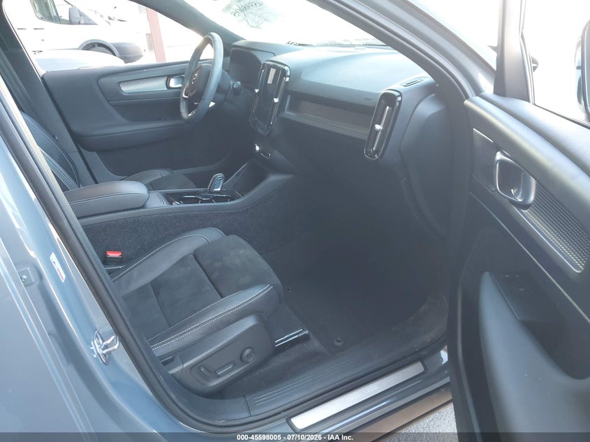 2021 VOLVO XC40 RECHARGE PURE ELECTRIC auction photo 5
