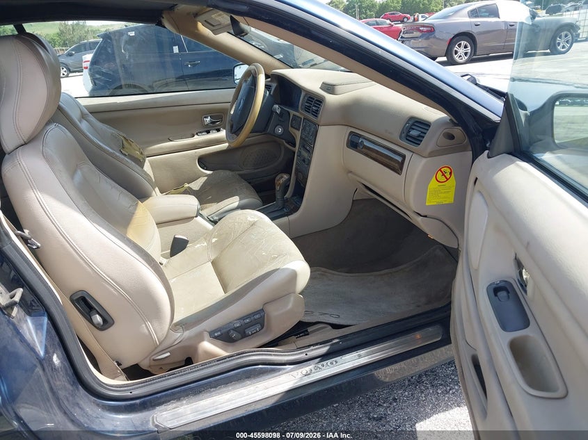 2004 VOLVO C70 auction photo 5