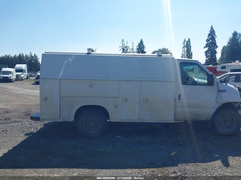 2004 Ford E-350 Cutaway Standard VIN: 1FDSE35L24HB50242 Lot: 45598296