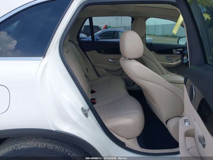 2021 MERCEDES-BENZ GLC 300 auction photo 8
