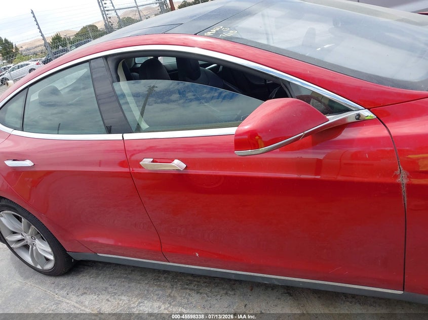 2014 Tesla Model S VIN: 5YJSA1S12EFP60697 Lot: 45598338