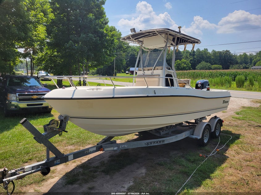 2005 TRITON OFFSHORE 2200CC auction photo 2