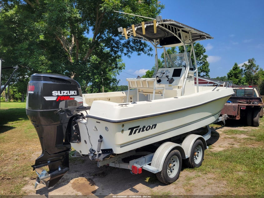 2005 TRITON OFFSHORE 2200CC auction photo 4