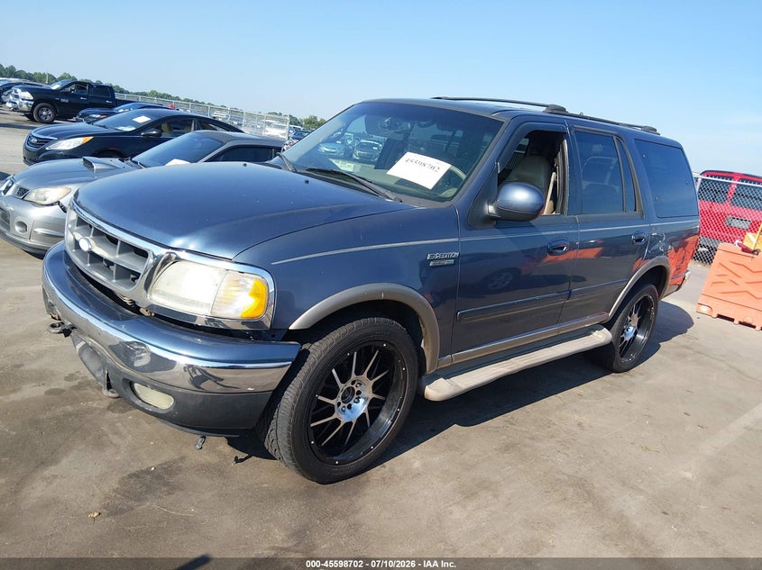 2000 Ford Expedition, Front End, IAAI, VIN 1FMPU18L8YLA02351 — photo 2