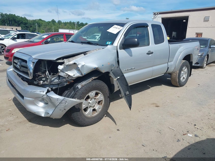 2007 Toyota Tacoma Base V6, Right Front, IAAI, VIN 5TEUU42N27Z366459 — photo 2