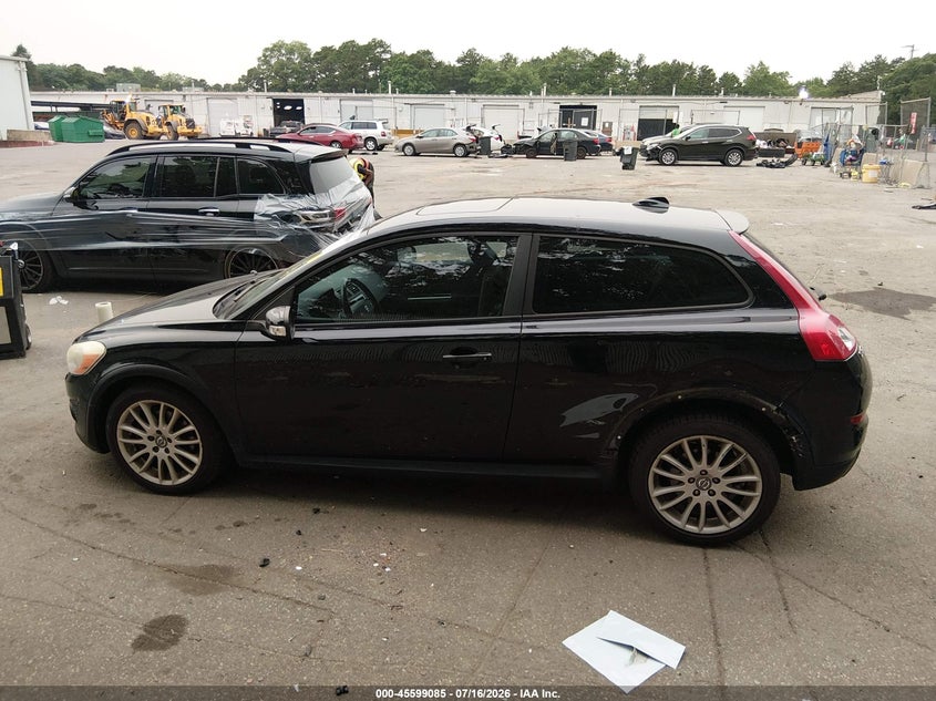 2011 Volvo C30 R-Design/T5 (Retail Only) VIN: YV1672MK9B2223703 Lot: 45599085