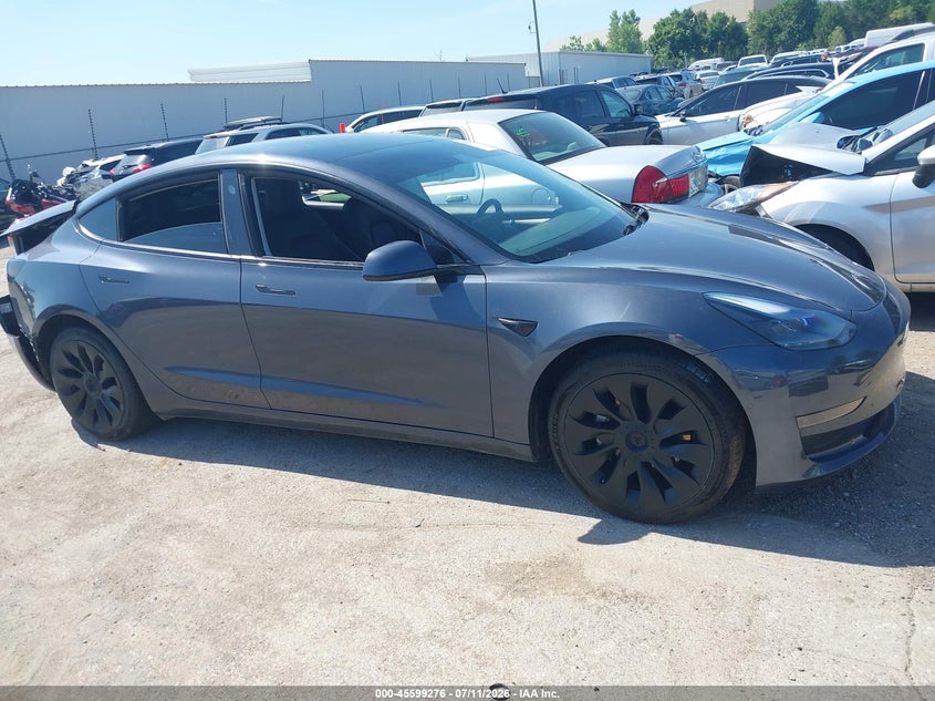 TESLA MODEL 3 - zdjęcie 13