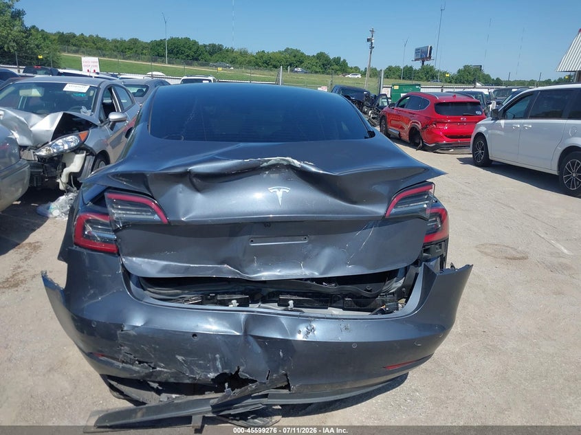 TESLA MODEL 3 - zdjęcie 16