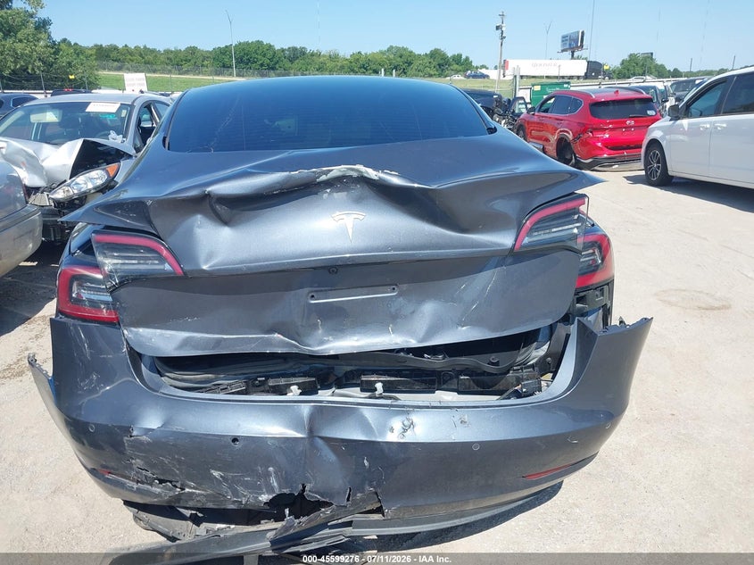 TESLA MODEL 3 - zdjęcie 6