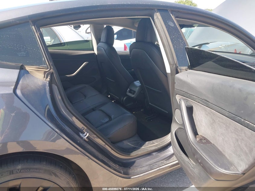 TESLA MODEL 3 - zdjęcie 8