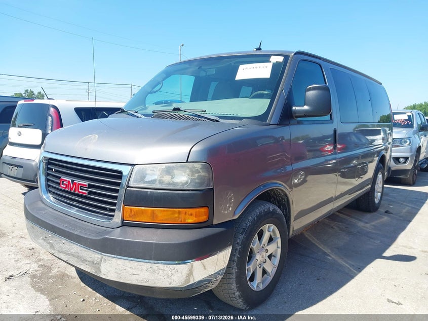 2011 GMC SAVANA 1500 auction photo 2